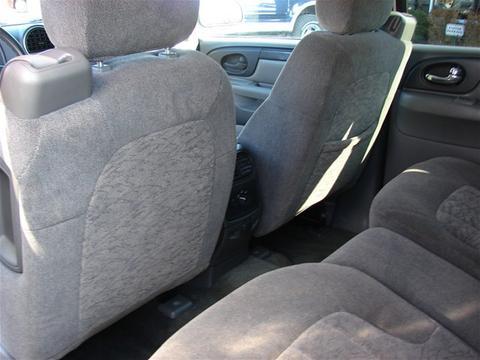 GMC Envoy 2004 photo 2