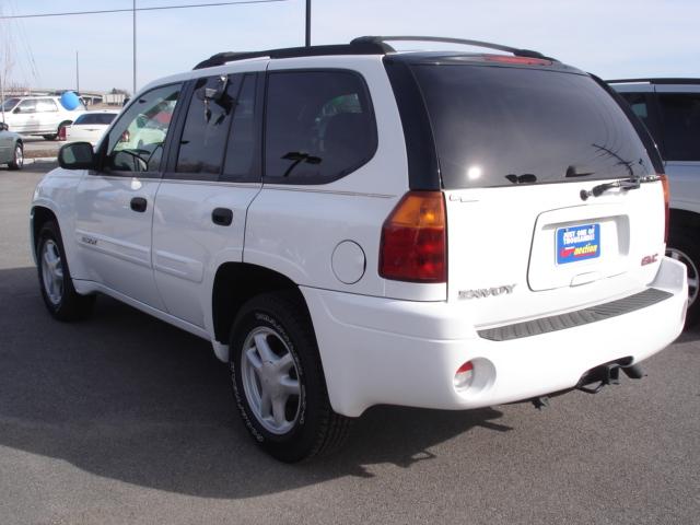 GMC Envoy 2004 photo 2