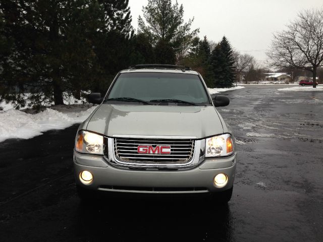 GMC Envoy 2004 photo 2