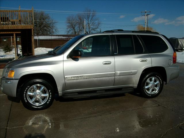 GMC Envoy 2004 photo 2