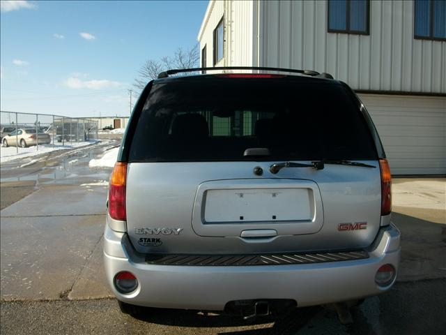 GMC Envoy 2004 photo 4