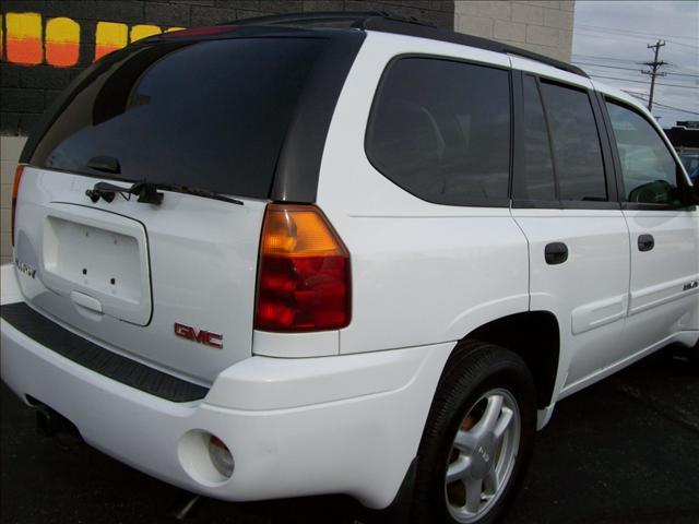 GMC Envoy 2004 photo 1