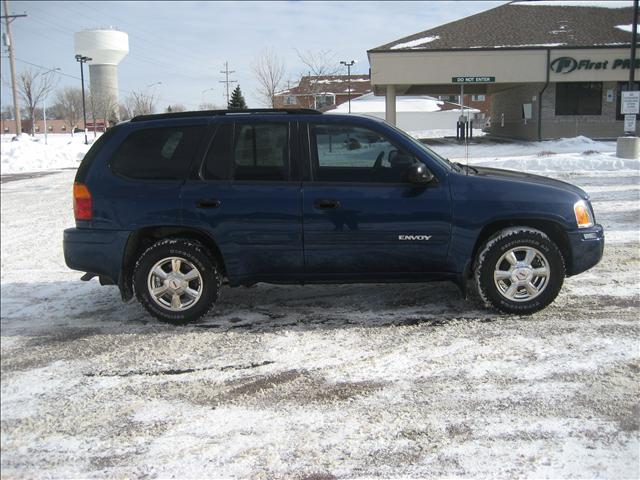 GMC Envoy 2004 photo 2