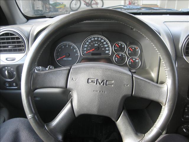 GMC Envoy 2004 photo 4