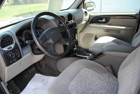 GMC Envoy 2004 photo 2
