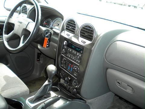 GMC Envoy 2004 photo 1