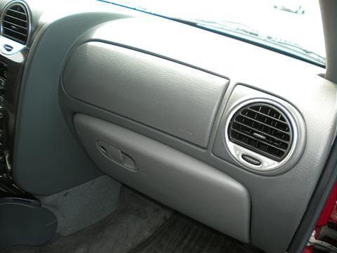GMC Envoy 2004 photo 2