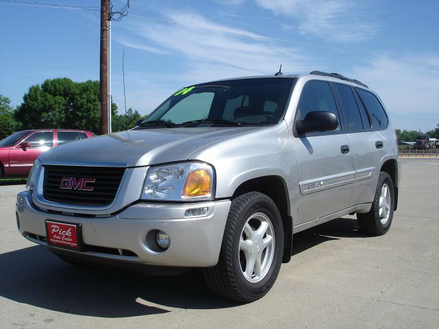 GMC Envoy 2004 photo 2