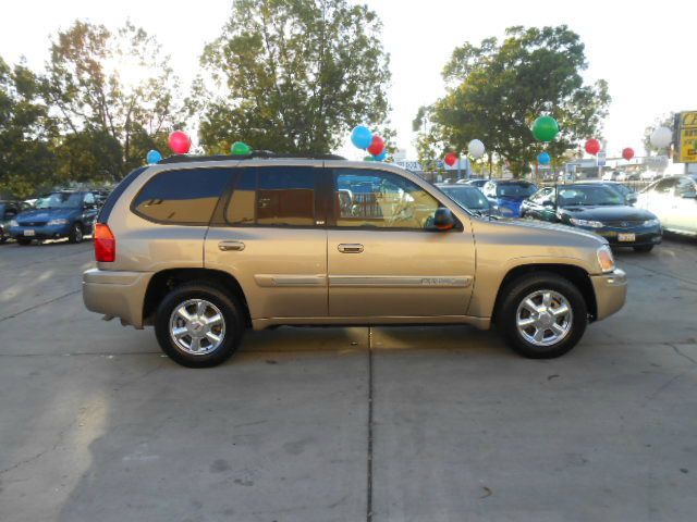 GMC Envoy 2004 photo 1