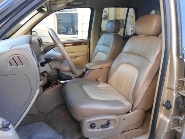 GMC Envoy 2004 photo 2