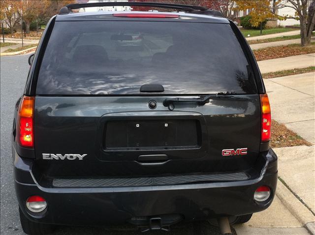 GMC Envoy 2004 photo 2