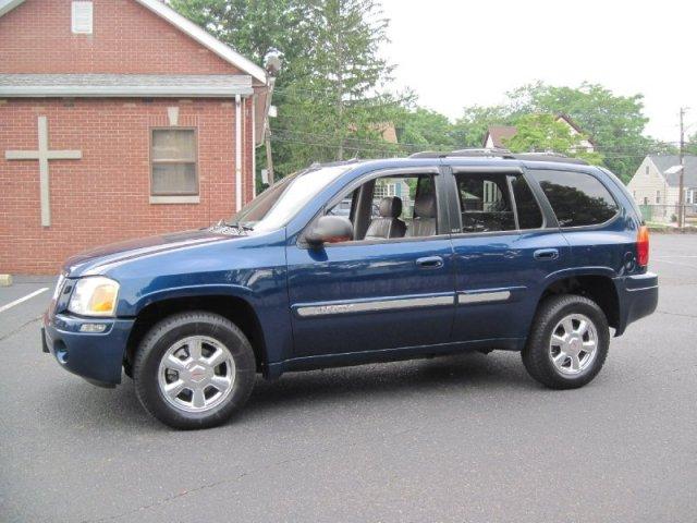 GMC Envoy 2004 photo 2