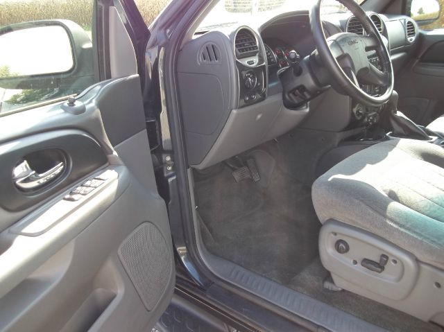 GMC Envoy 2004 photo 1