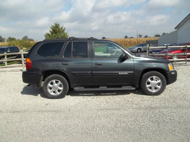 GMC Envoy 2004 photo 3