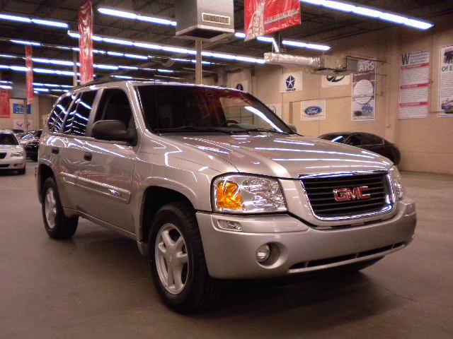 GMC Envoy 2004 photo 1