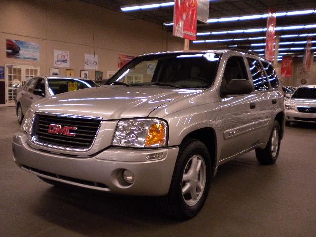 GMC Envoy 2004 photo 2