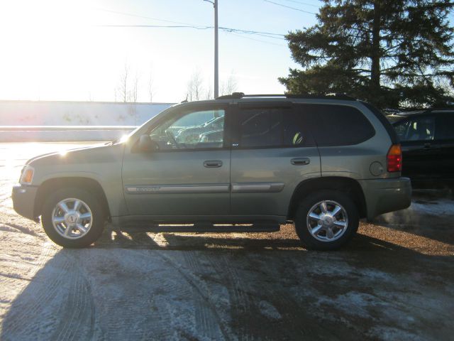 GMC Envoy 2004 photo 2