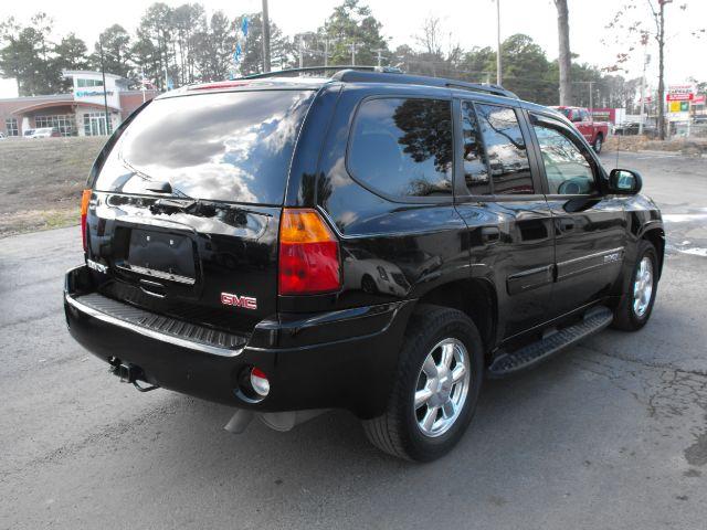 GMC Envoy 2004 photo 2