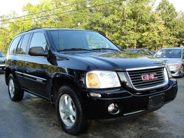 GMC Envoy 2004 photo 2