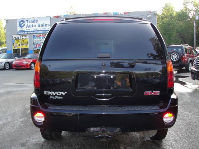 GMC Envoy 2004 photo 4