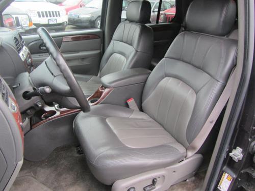 GMC Envoy 2004 photo 2