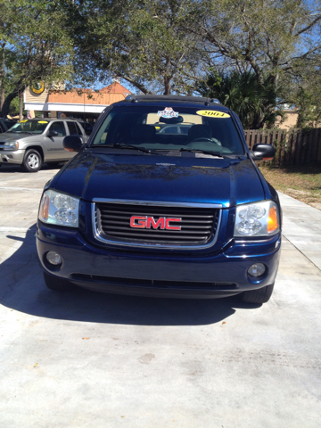 GMC Envoy 2004 photo 2