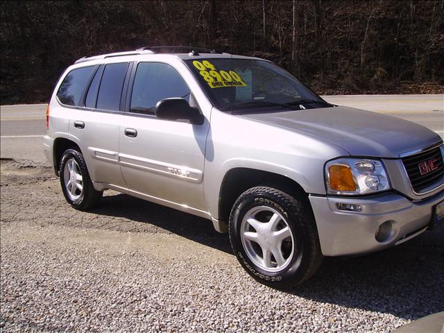 GMC Envoy 2004 photo 2