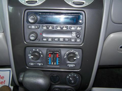 GMC Envoy 2004 photo 2