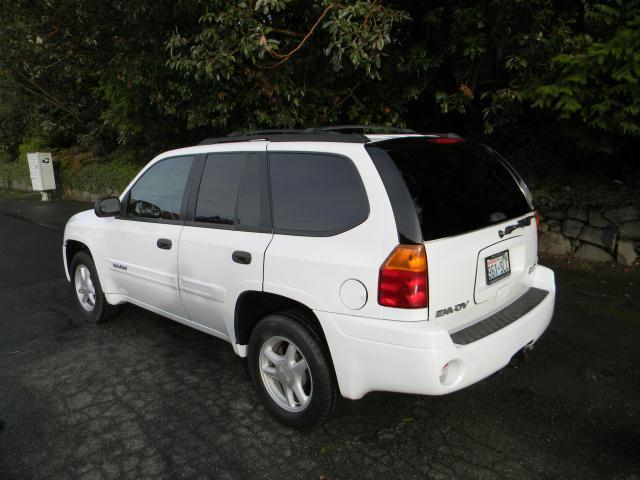 GMC Envoy 2004 photo 2
