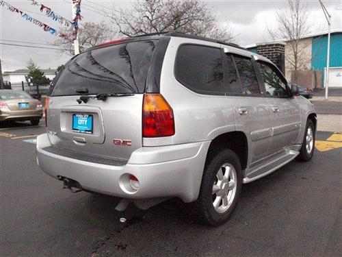 GMC Envoy 2004 photo 2