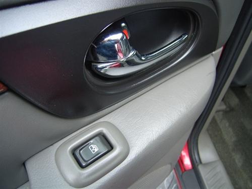 GMC Envoy 2004 photo 2