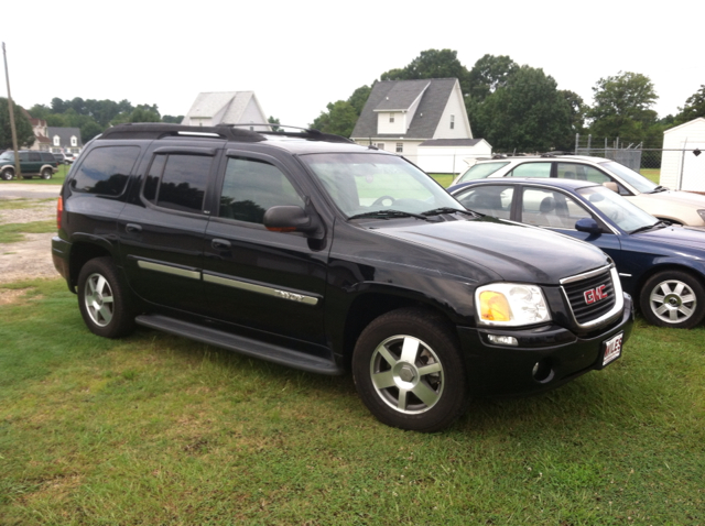 GMC Envoy 2004 photo 2