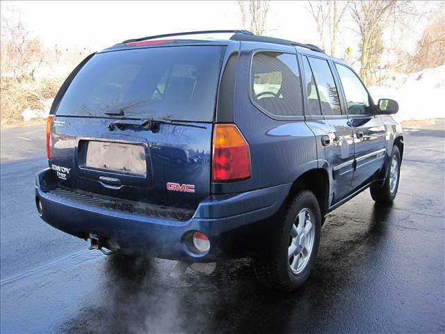 GMC Envoy 2004 photo 2