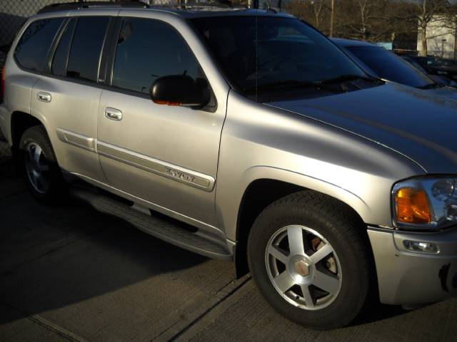 GMC Envoy 2004 photo 2
