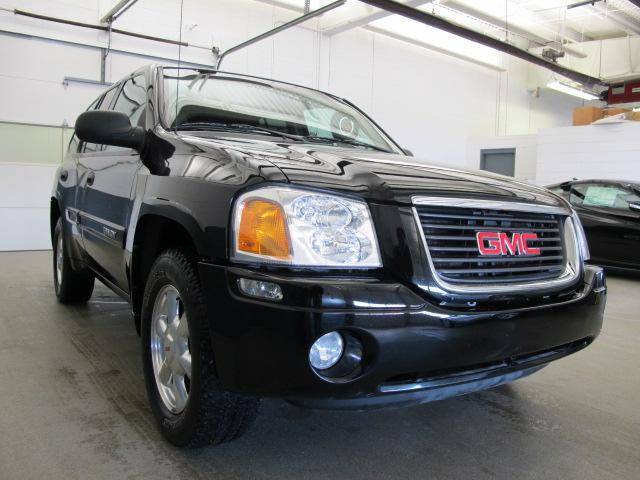 GMC Envoy 2004 photo 2