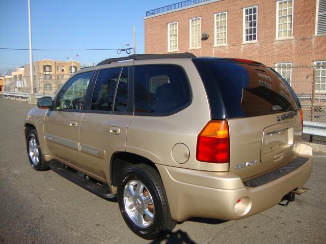 GMC Envoy 2004 photo 2