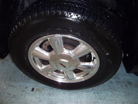 GMC Envoy 2005 photo 2