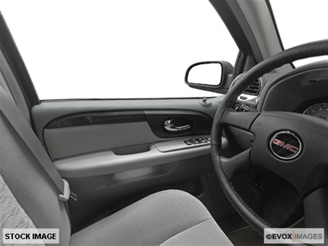 GMC Envoy 2005 photo 2