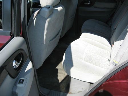 GMC Envoy 2005 photo 2