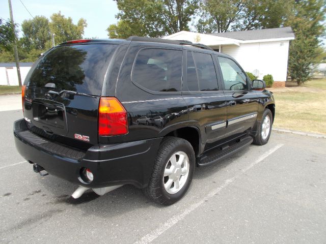 GMC Envoy 2005 photo 2