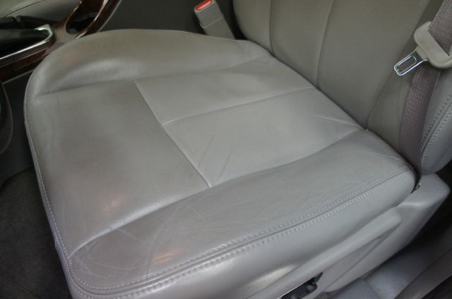 GMC Envoy 2005 photo 2