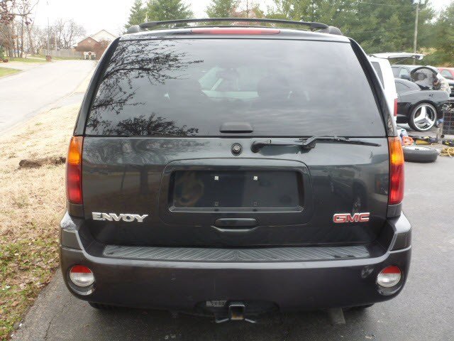 GMC Envoy 2005 photo 2