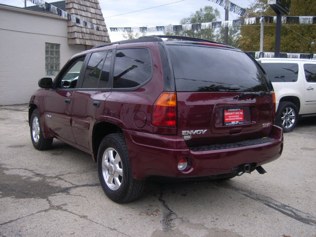 GMC Envoy 2005 photo 2