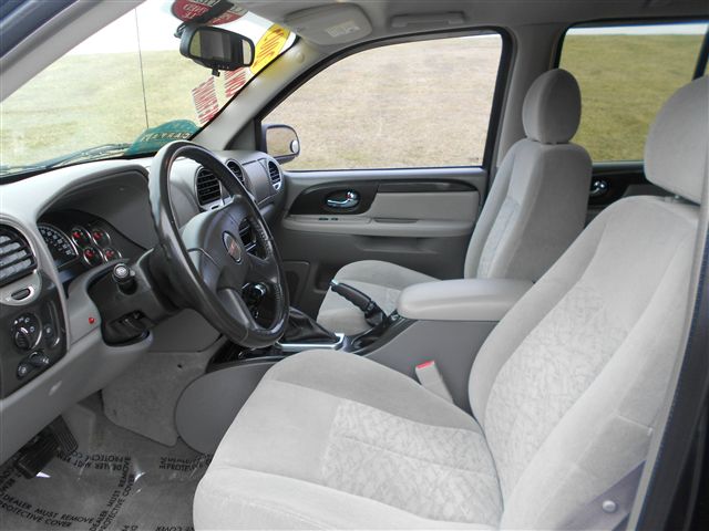 GMC Envoy 2005 photo 2