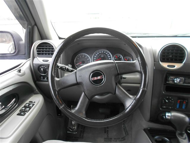 GMC Envoy 2005 photo 8