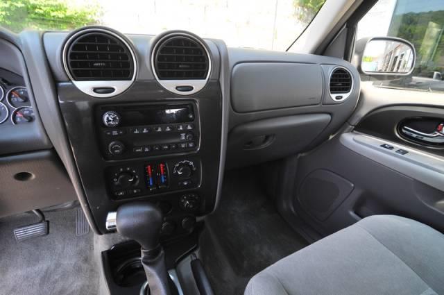 GMC Envoy 2005 photo 13