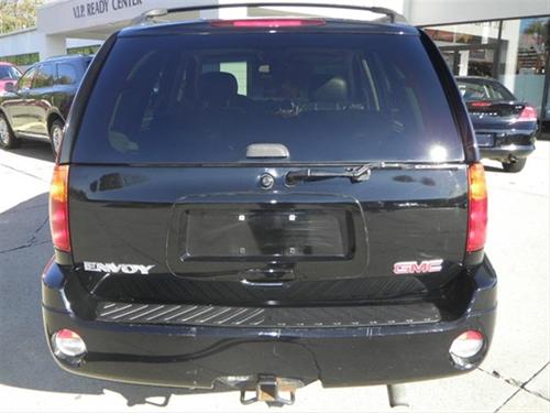 GMC Envoy 2005 photo 2