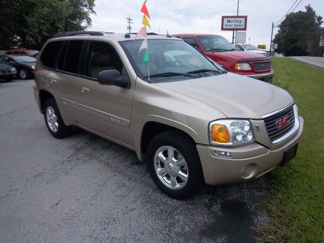 GMC Envoy 2005 photo 2
