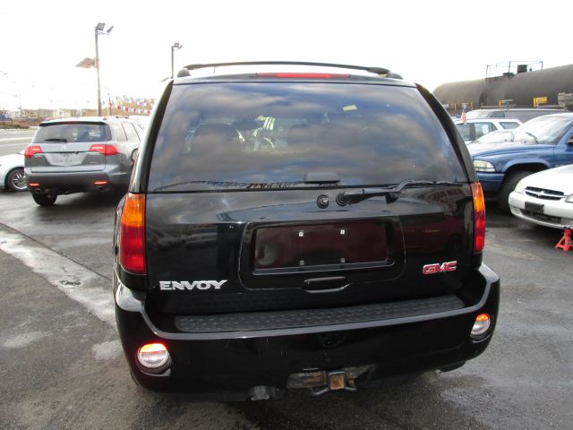 GMC Envoy 2005 photo 2