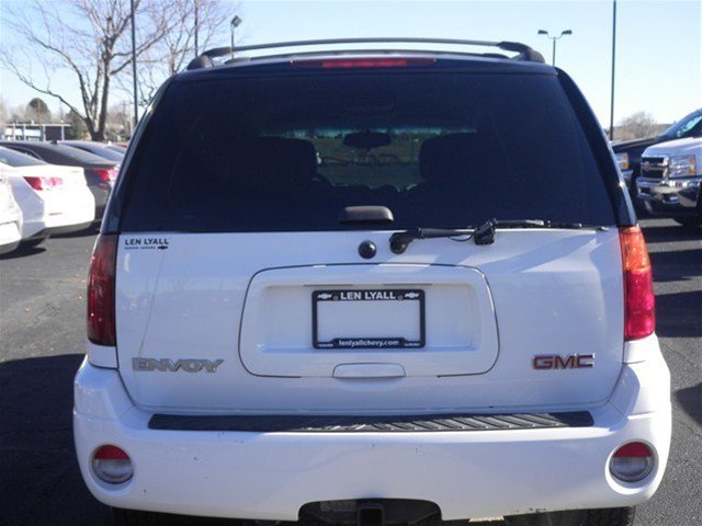 GMC Envoy 2005 photo 2